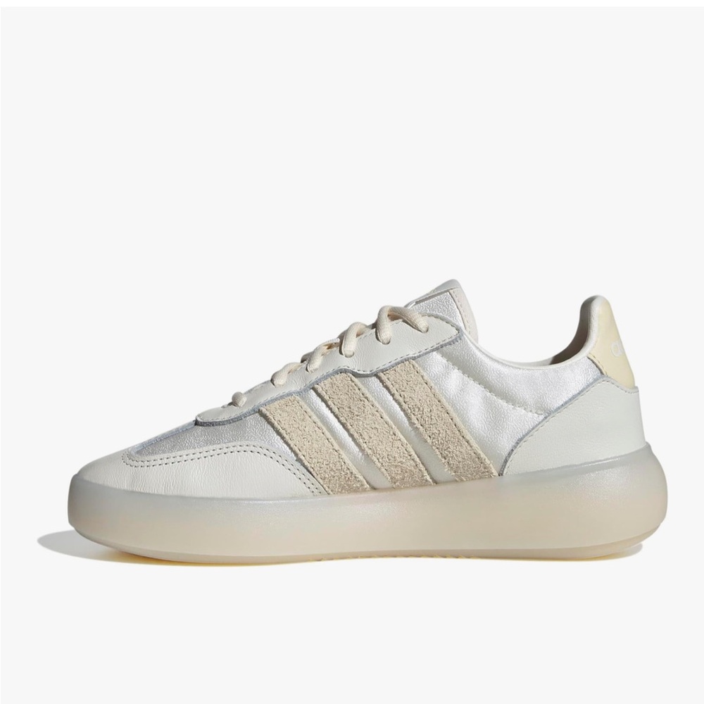 NEW Adidas Women's Off-White/Cream Barreda Decode NEW